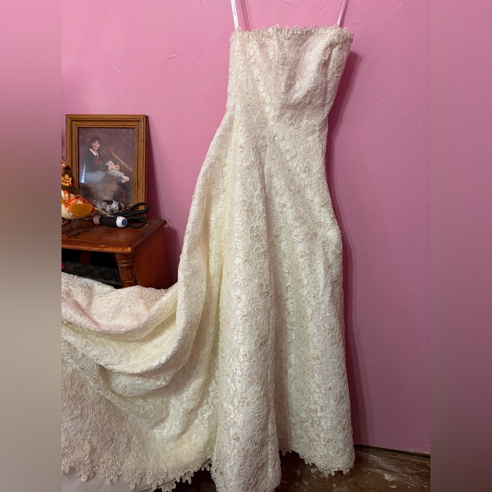 Michelangelo by David’s Bridal Size 4 Elegant White Strapless Wedding Dress 👰